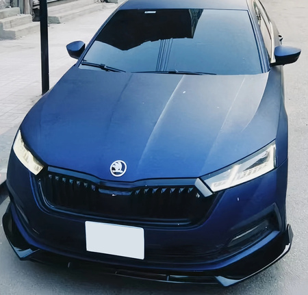 SKODA OCTAVIA MK4 első lökhárító spoiler/splitter fényes fekete