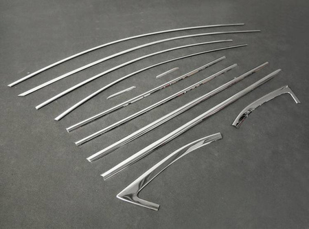 Csíkok a Skoda Superb 15+ SEDAN oldalablakai körül