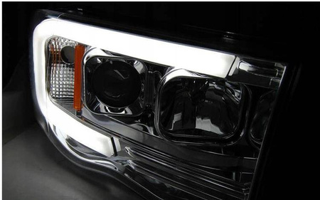 Dodge Ram 02-06 csőfényű krómozott fényszórók
