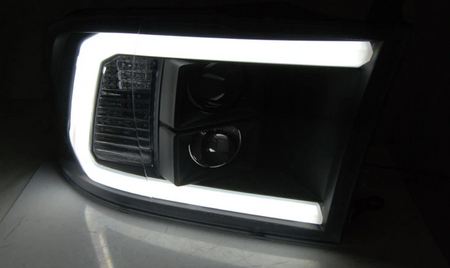 Fekete fényszórók a Dodge Ram 09-18-as Dodge Ramhoz