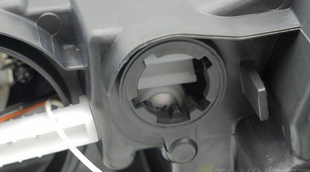 A fekete jobb hátsó fényszóró a Dacia Duster II 17-21-hez illeszkedik